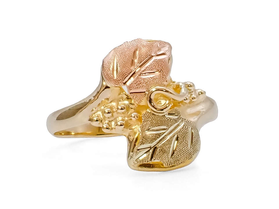 BLACK HILLS GOLD RING