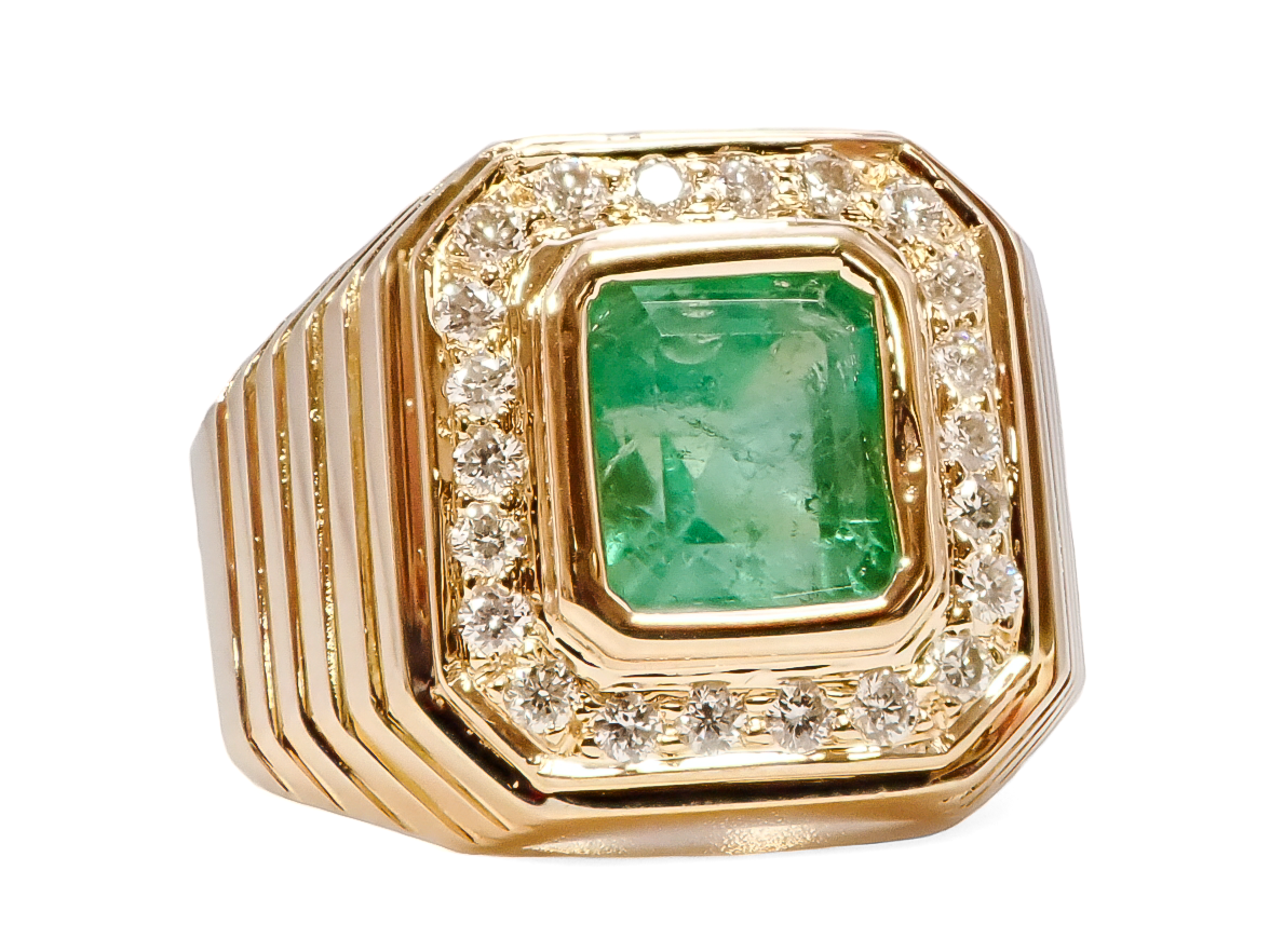 EMERALD AND DIAMOND RING